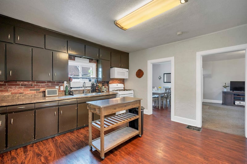 1123 Cass St, Green Bay, WI 54301