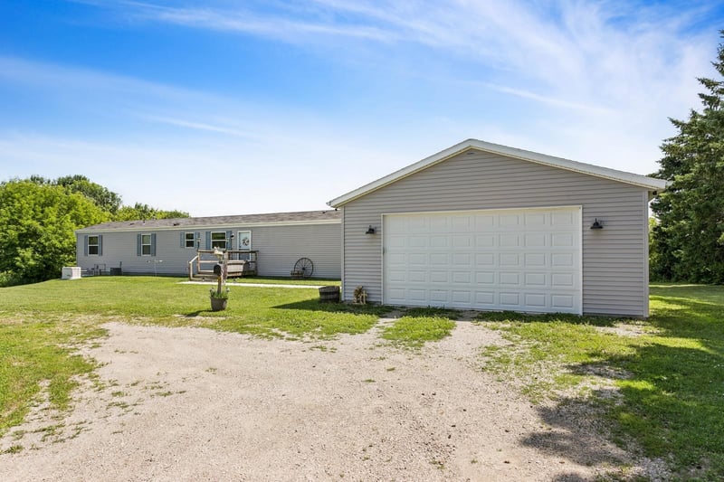 W4543 Faro Springs Rd, Hilbert, WI 54129
