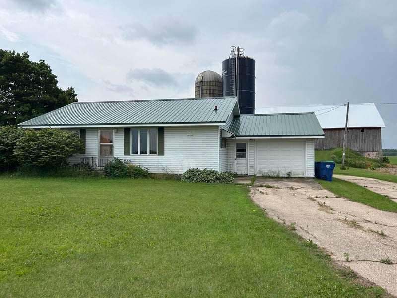 W2337 County Rd E, Cecil, WI 54111