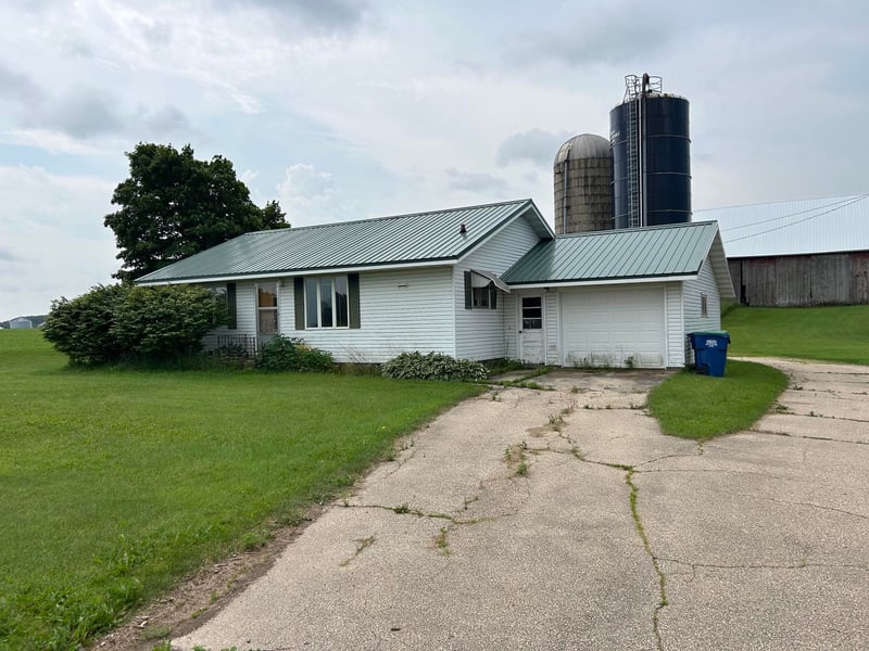 W2337 County Rd E, Cecil, WI 54111