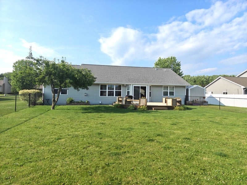 388 Wooden Shoe Cir, Kaukauna, WI 54130