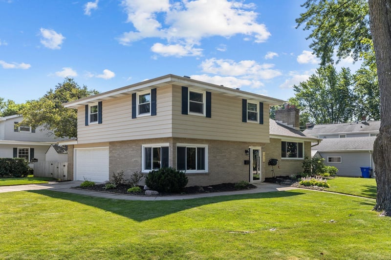 1420 Riverdale Dr, Appleton, WI 54914-4815