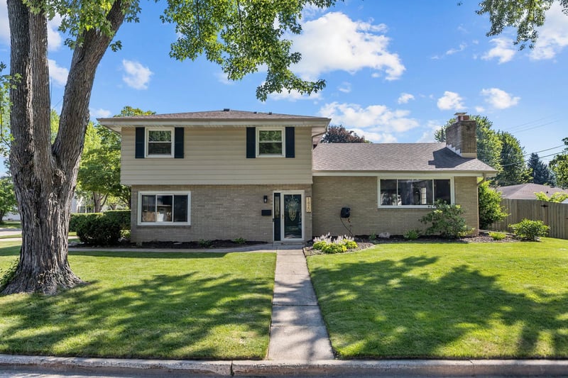 1420 Riverdale Dr, Appleton, WI 54914-4815