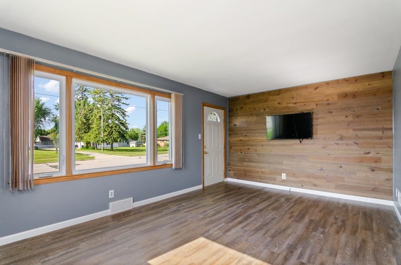 335 Cedar St, Pulaski, WI 54162