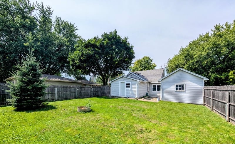725 Main St, Wrightstown, WI 54180