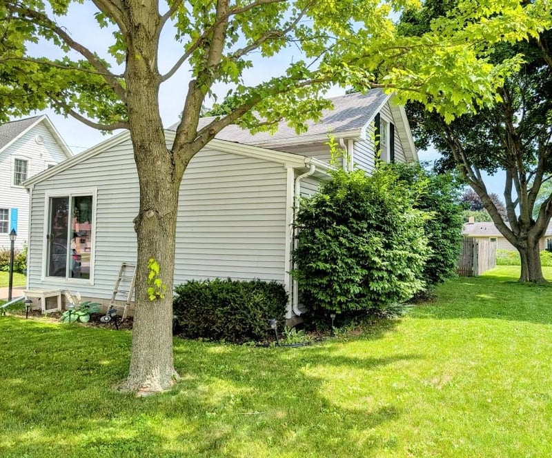 725 Main St, Wrightstown, WI 54180