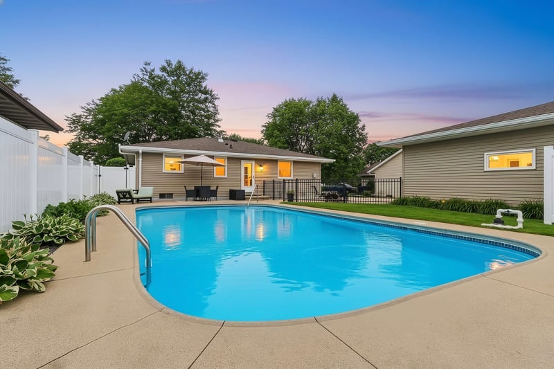 1718 Schaefer Cir, Appleton, WI 54915