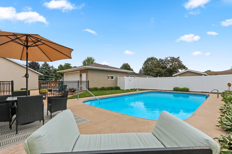 1718 Schaefer Cir, Appleton, WI 54915
