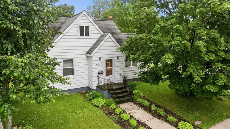 415 Main St, Oconto Falls, WI 54154-1005