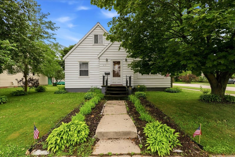415 Main St, Oconto Falls, WI 54154-1005