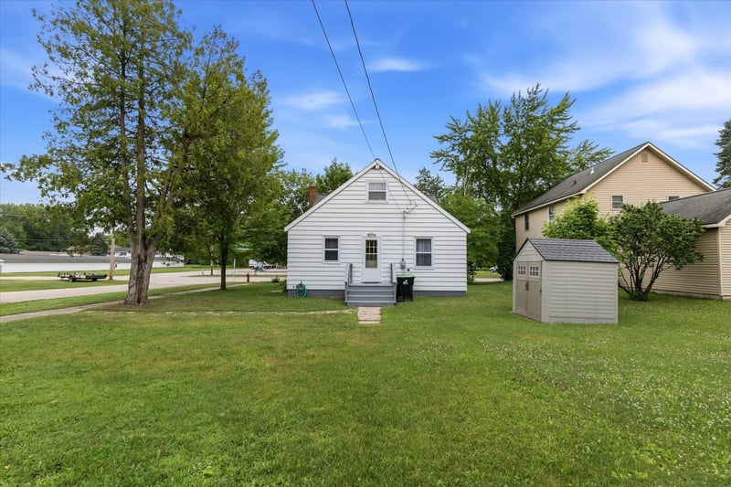 415 Main St, Oconto Falls, WI 54154-1005