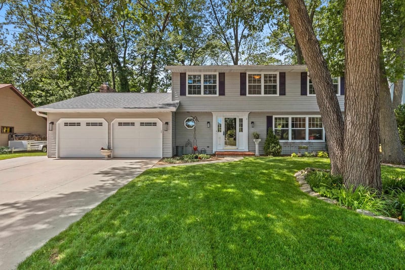 2026 Candle Way, Green Bay, WI 54304-1841