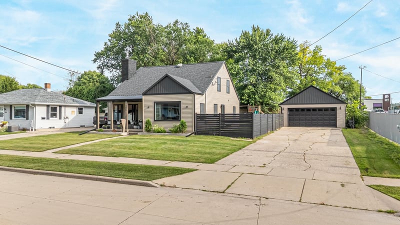 209 17th St, Kaukauna, WI 54130