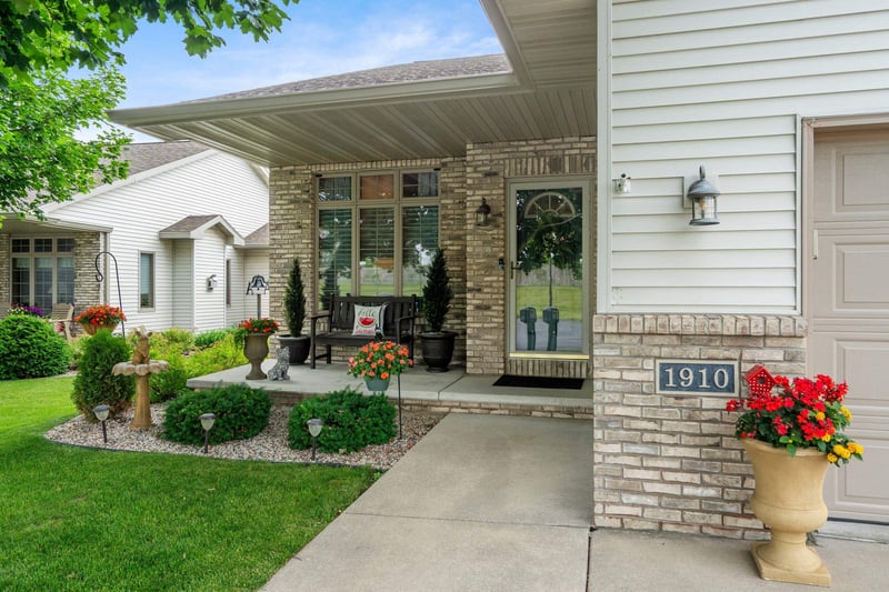 1910 Sylvan Ave, Appleton, WI 54915