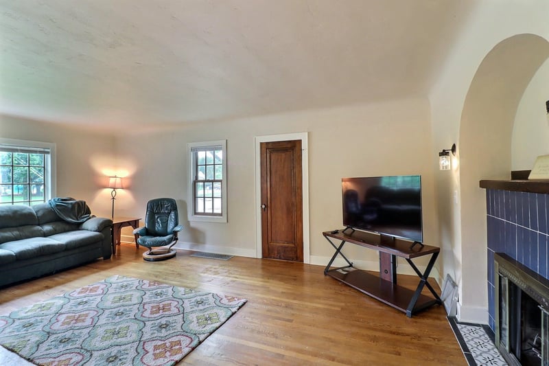 221 Gray St, Green Bay, WI 54303