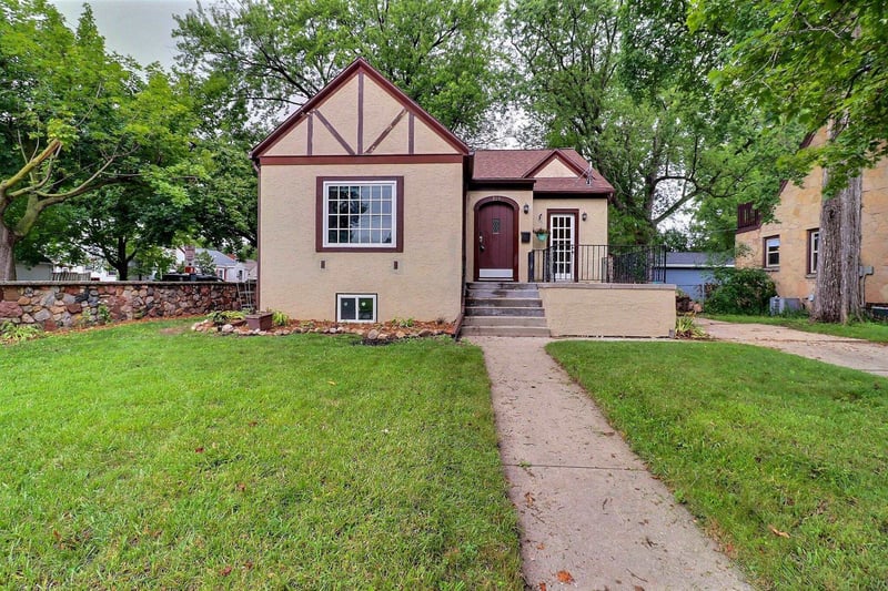 221 Gray St, Green Bay, WI 54303