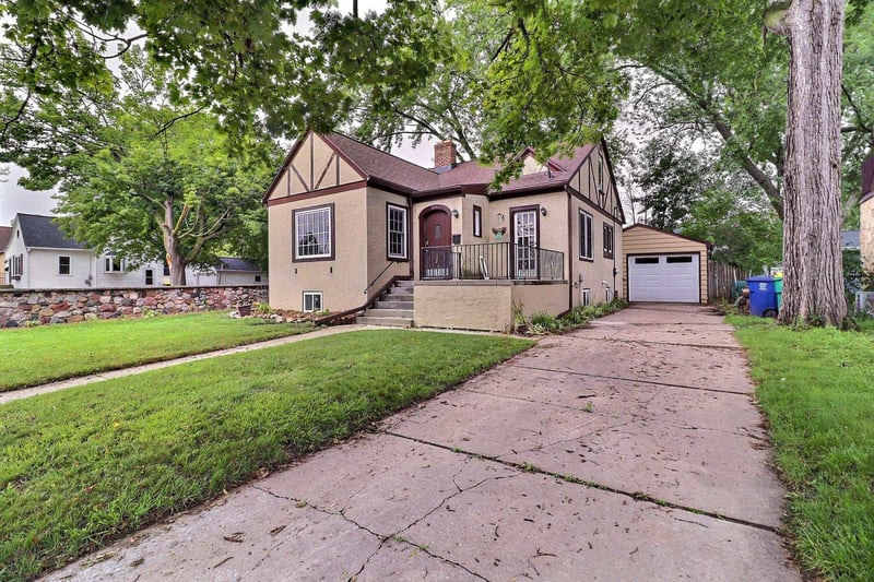 221 Gray St, Green Bay, WI 54303