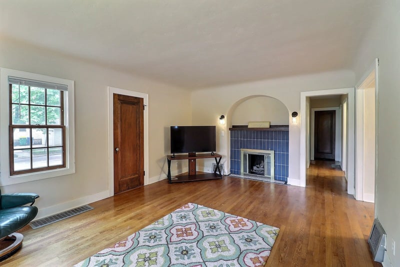 221 Gray St, Green Bay, WI 54303