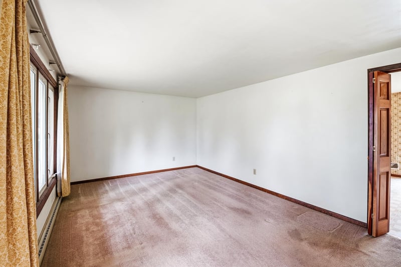 519 Robert Ln, Green Bay, WI 54311