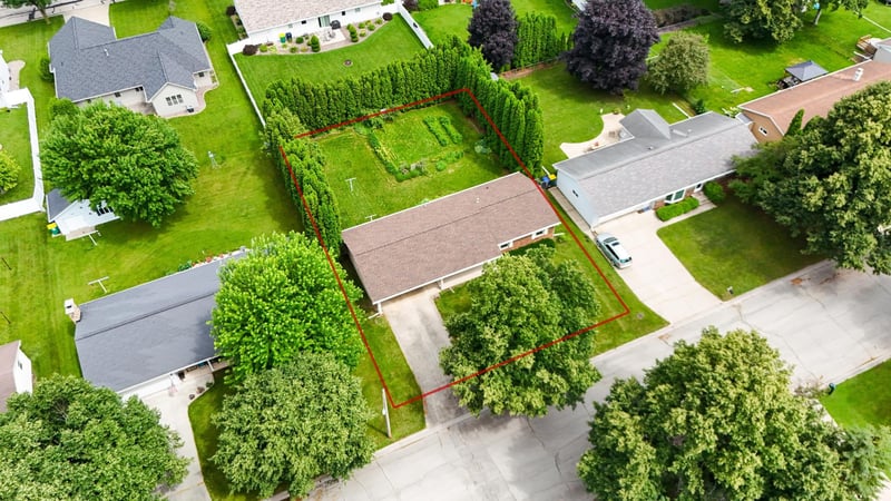 519 Robert Ln, Green Bay, WI 54311