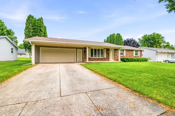 519 Robert Ln, Green Bay, WI 54311