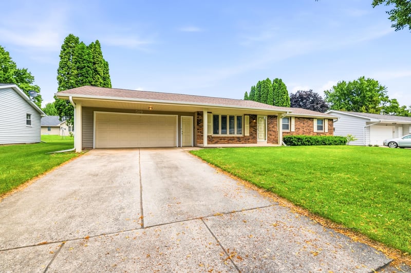 519 Robert Ln, Green Bay, WI 54311