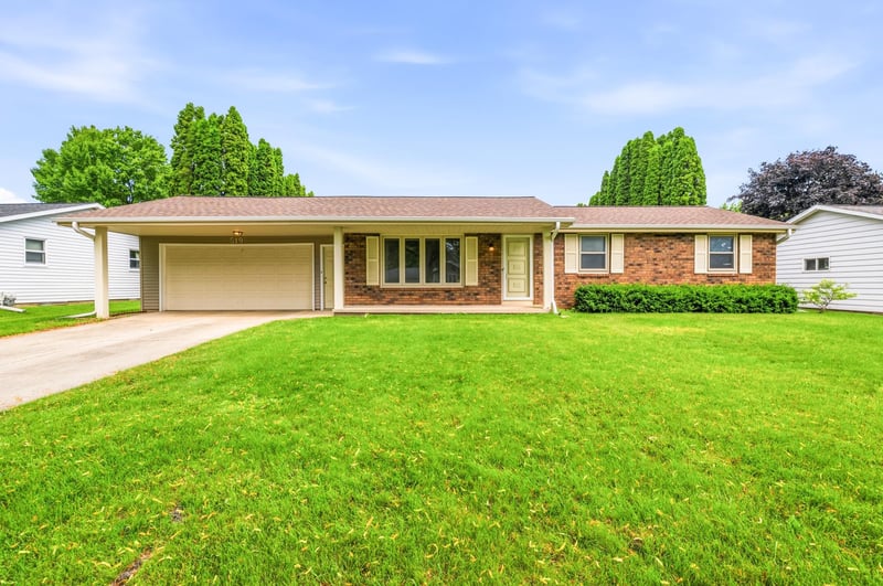 519 Robert Ln, Green Bay, WI 54311