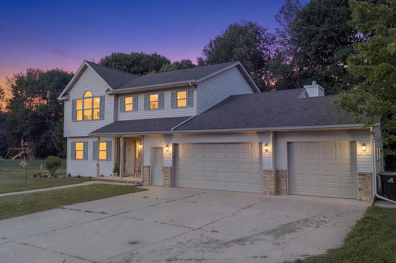 212 Birch Ave, Gillett, WI 54124