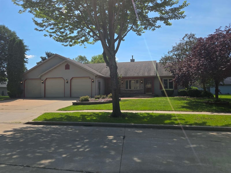 1709 Bayberry St, Appleton, WI 54915-5609