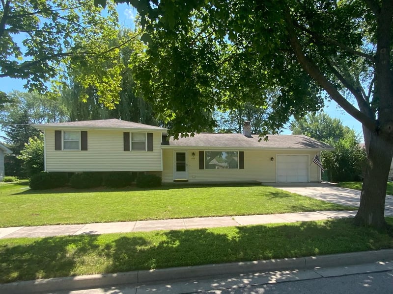1129 Alva St, Menasha, WI 54952