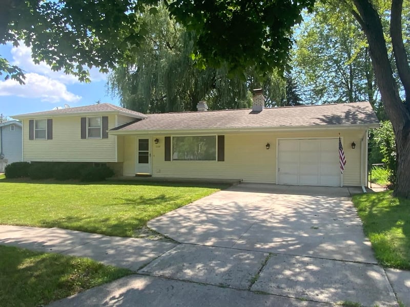 1129 Alva St, Menasha, WI 54952