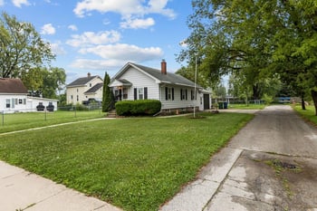 1073 Caroline St, Green Bay, WI 54303