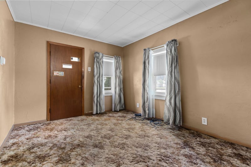 1073 Caroline St, Green Bay, WI 54303