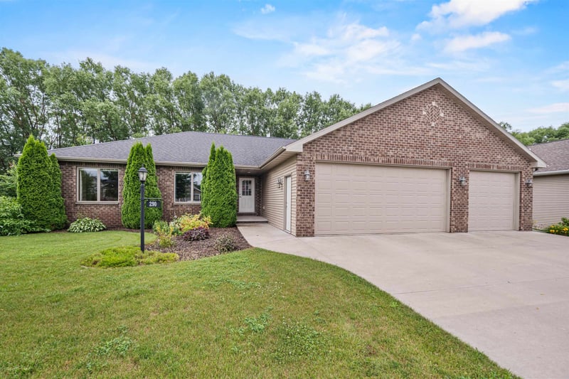 290 Royal St Pats Dr, Wrightstown, WI 54180