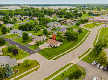 1202 Willow Bend Ln, Oshkosh, WI 54904