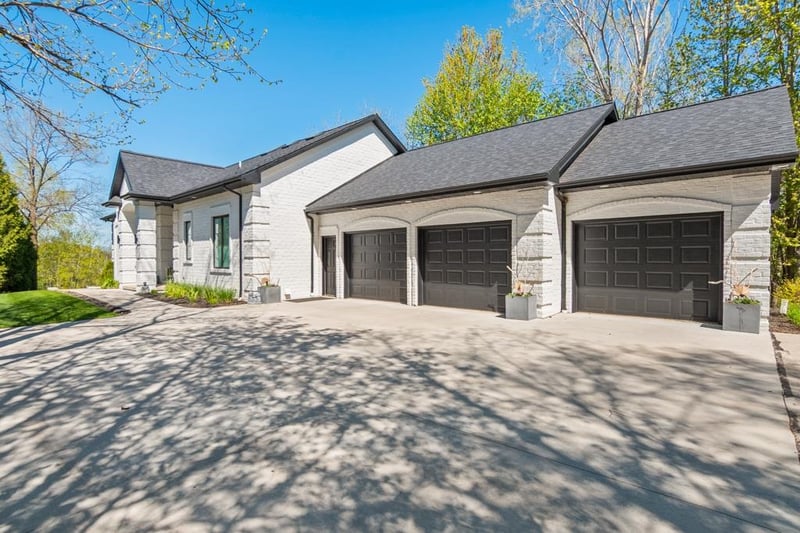 2080 Greenleaf Rd, De Pere, WI 54115