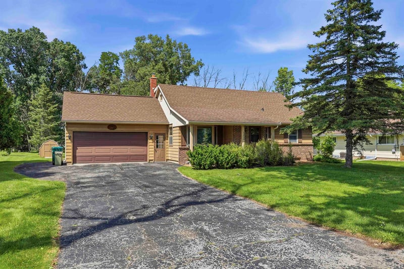 5400 Long Ct, Appleton, WI 54914