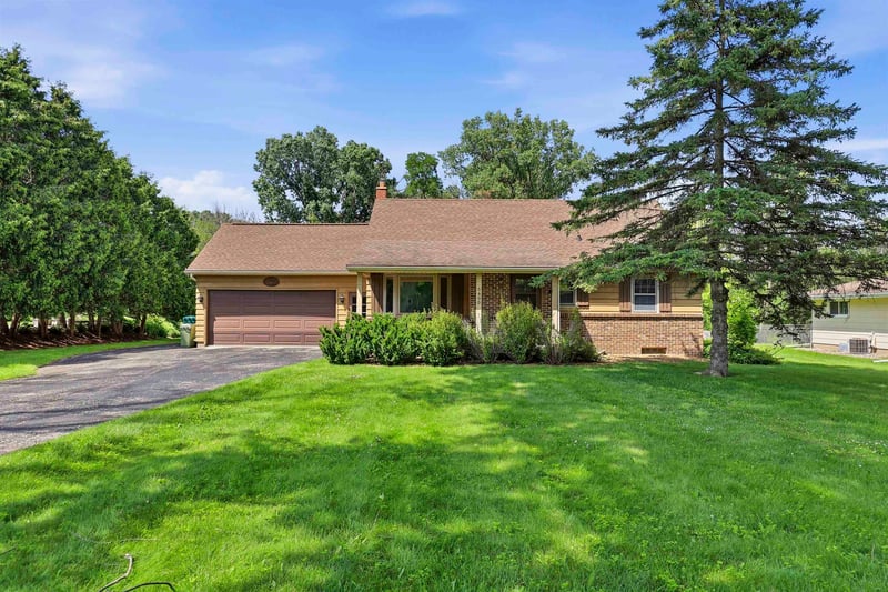 5400 Long Ct, Appleton, WI 54914