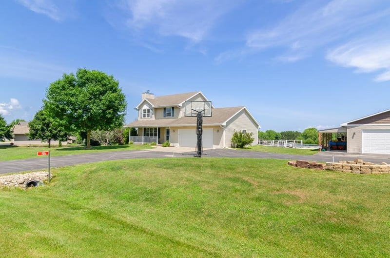 720 Circle Hill Ln, Sobieski, WI 54171-9211