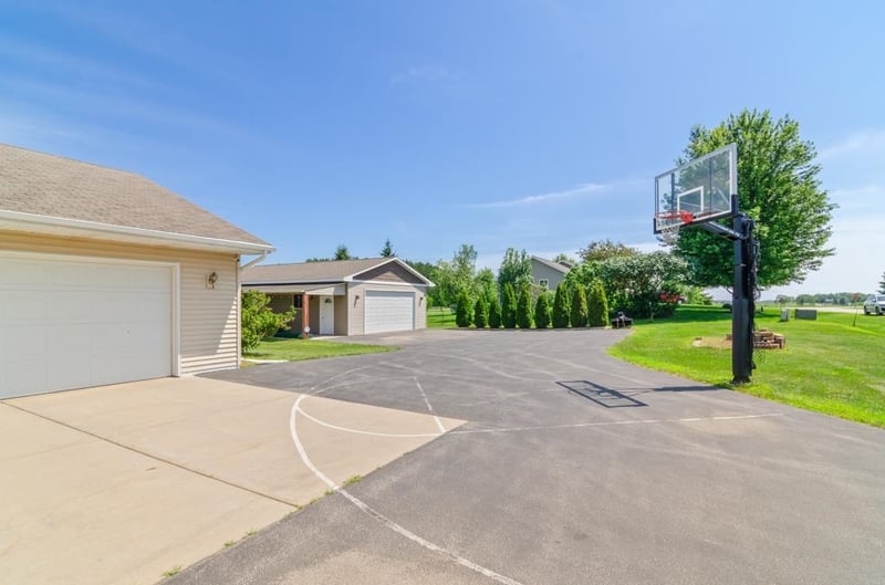 720 Circle Hill Ln, Sobieski, WI 54171-9211