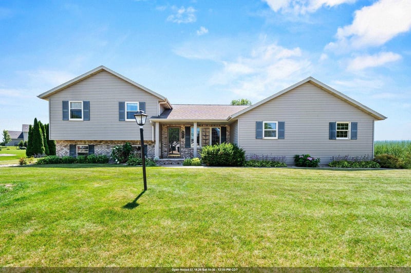 N9421 Olde Oak Tree Ct, Appleton, WI 54915