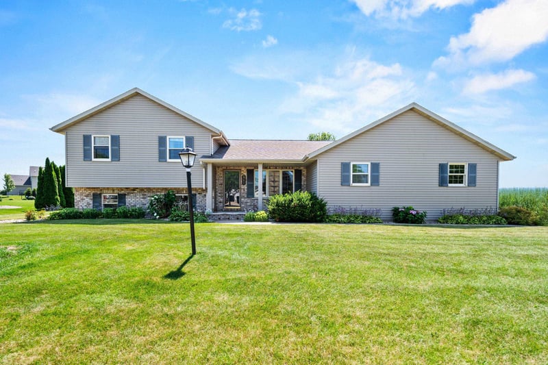 N9421 Olde Oak Tree Ct, Appleton, WI 54915