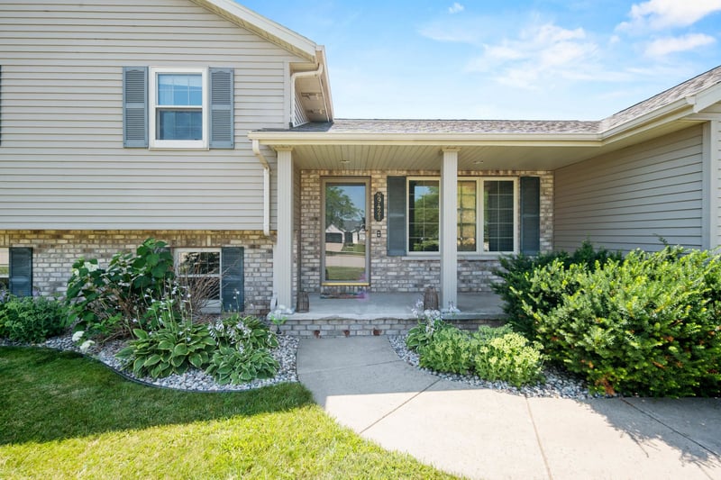 N9421 Olde Oak Tree Ct, Appleton, WI 54915