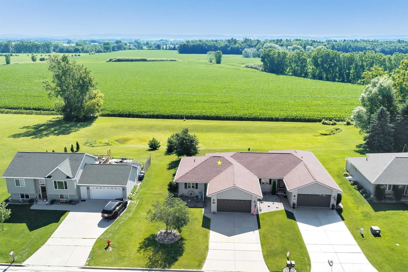 467 Longwood Ln, Wrightstown, WI 54180-1227