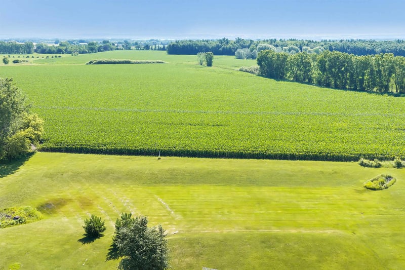 467 Longwood Ln, Wrightstown, WI 54180-1227