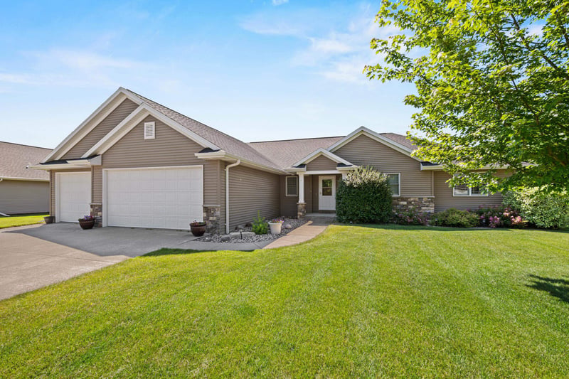W6267 Rocky Mountain Dr, Greenville, WI 54942-8801