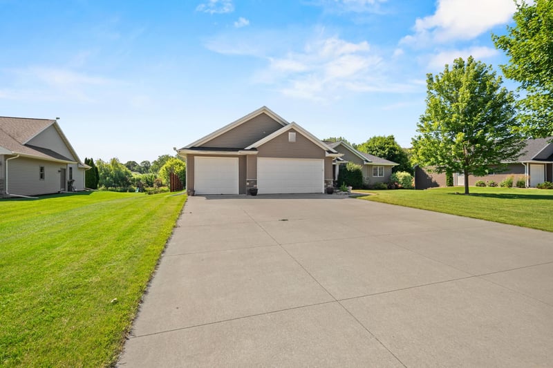 W6267 Rocky Mountain Dr, Greenville, WI 54942-8801