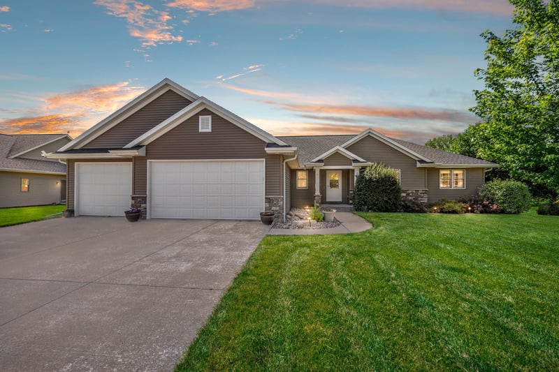 W6267 Rocky Mountain Dr, Greenville, WI 54942-8801