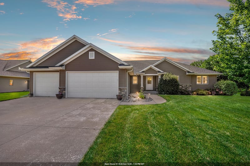 W6267 Rocky Mountain Dr, Greenville, WI 54942-8801