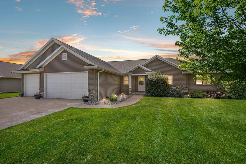W6267 Rocky Mountain Dr, Greenville, WI 54942-8801